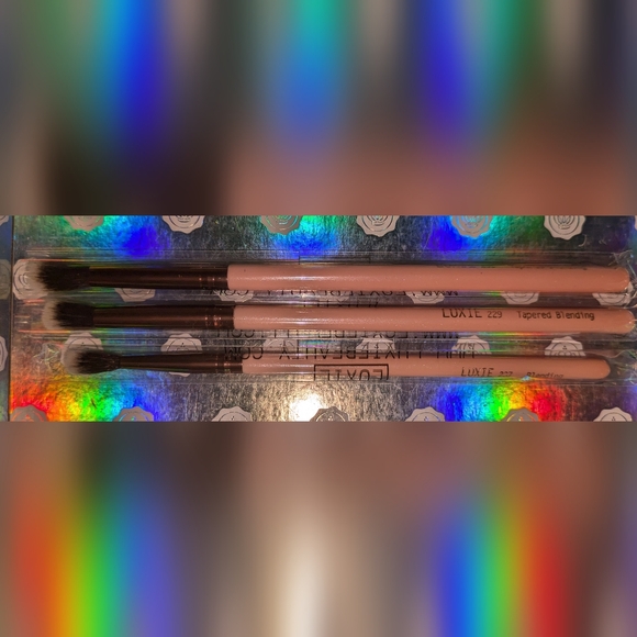 Bundle of 1 Kab Cosmetics Eyeshadow Palettes 1 Luxie Eye Blender Brush Trio Pack - Picture 6 of 10